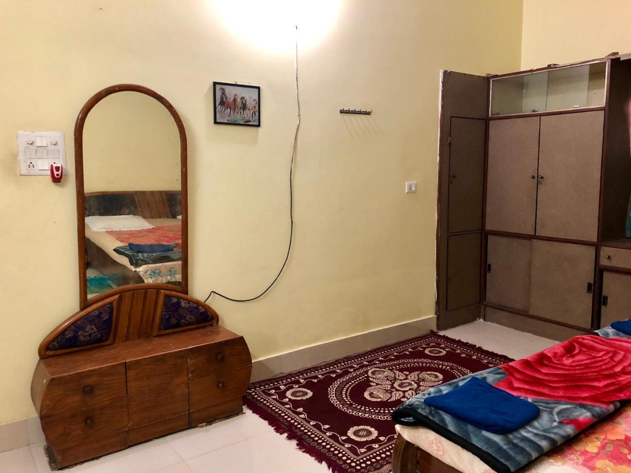 Gangotri Paying Guest House Hotel